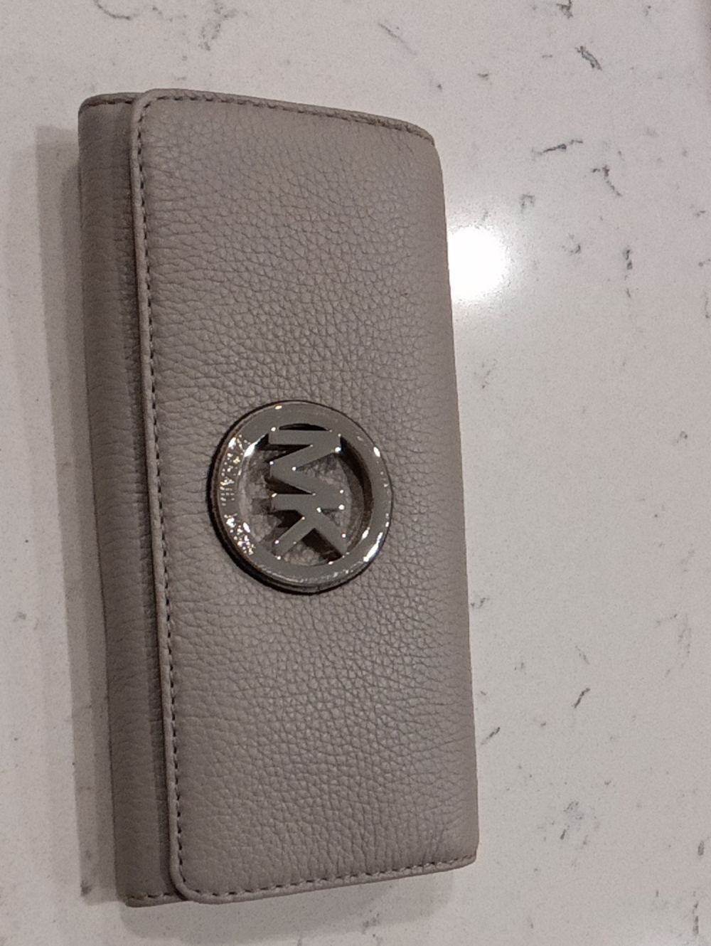 NEW MK Light Gray Pebbled Leather Continental Wallet with MK Emblem - NWOT - Picture 4 of 4